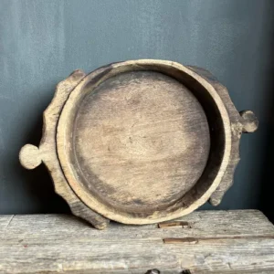 In landelijke interieurs vindt je veel oude houten schalen terugkomen