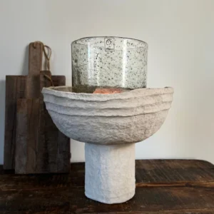 schaal op voet, hangemaakte design schaal, unieke schaal van papier-maché