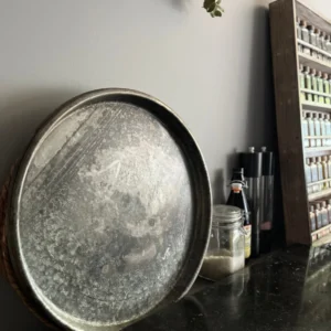 keuken styling, ijzeren dienblad voor tafelstyling in landelijke stijl,