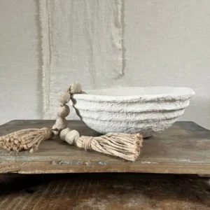 handgemaakte landelijke woonaccessoires, schaal gemaakt van papier-maché voor een duurzaam interieur